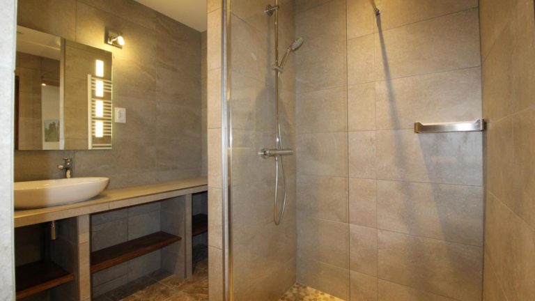 Shower room - Walk-in shower